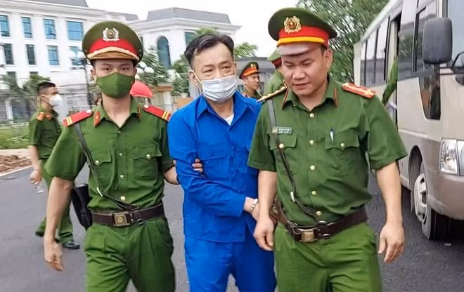 Xét xử cựu Chủ tịch UBND tỉnh Bình Thuận Nguyễn Ngọc Hai trong vụ “bán rẻ” ba khu đất -0