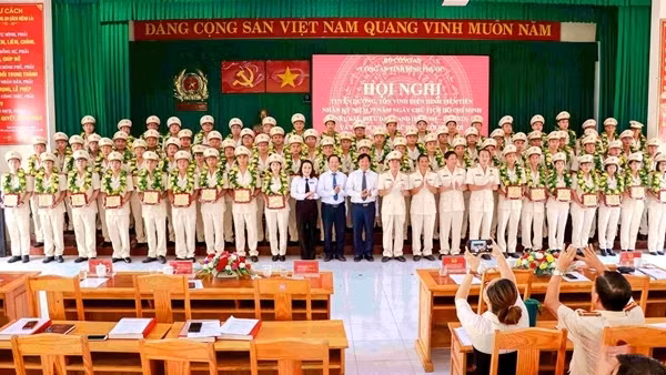 Bình Phước tuyên dương 75 tập thể, cá nhân xuất sắc trong phong trào thi đua