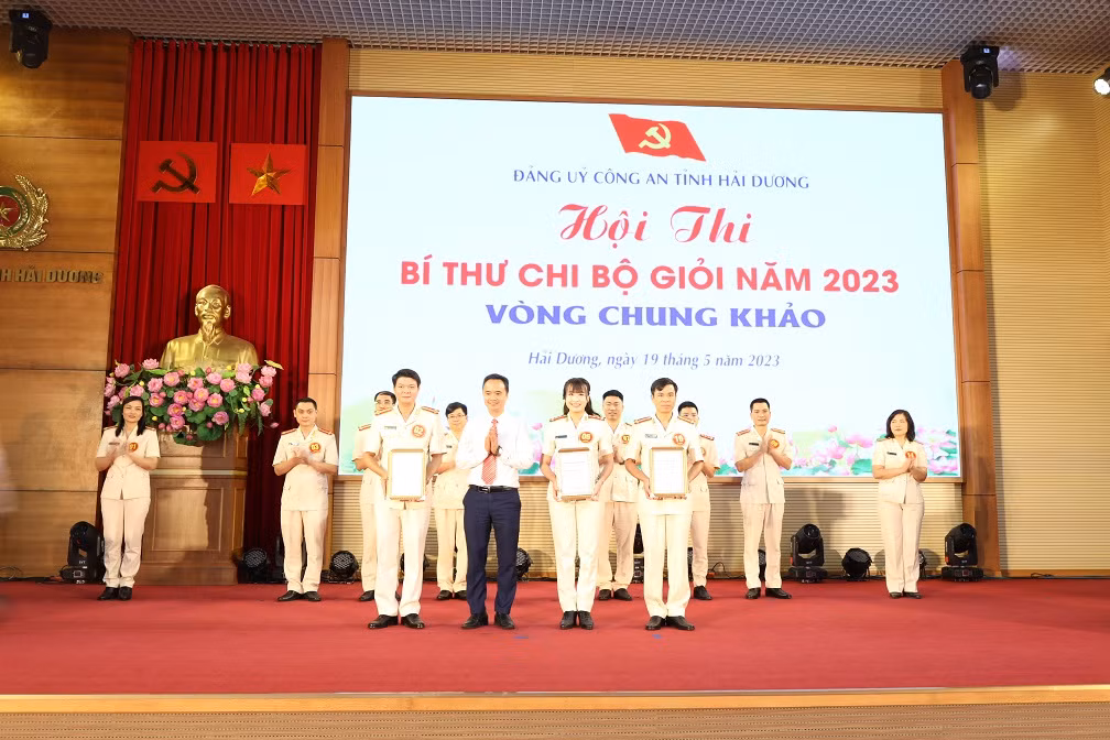 Nâng cao chất lượng sinh hoạt chi bộ và chất lượng đảng viên -0