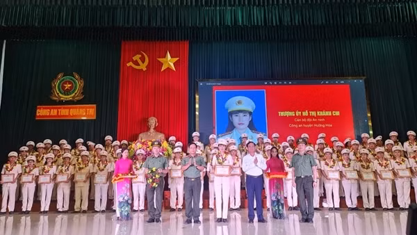 Tuyên dương 75 tập thể, cá nhân Công an Quảng Trị thực hiện tốt Sáu điều Bác Hồ dạy CAND