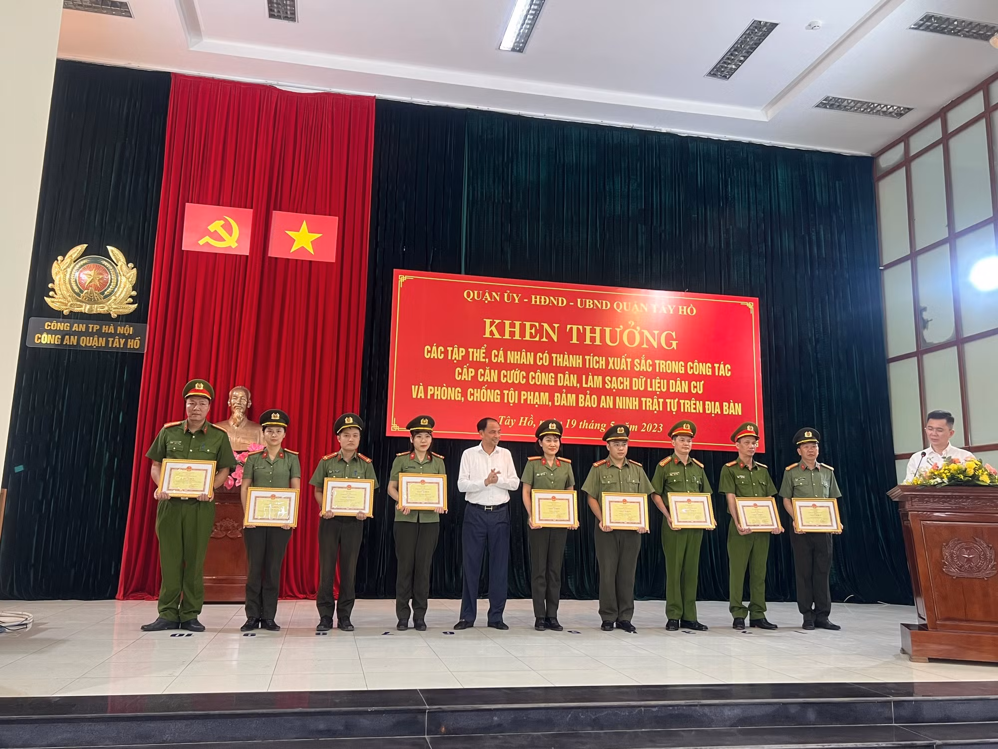 Công an quận Tây Hồ hoàn thành 100% cấp căn cước công dân và định danh điện tử -0
