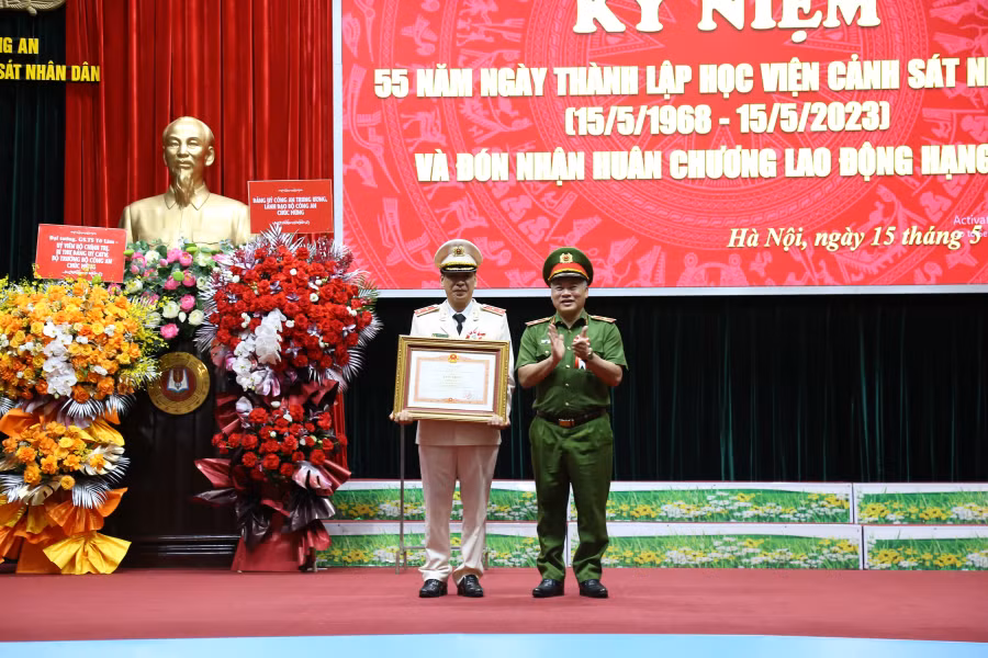 Học viện CSND đón nhận Huân chương Lao động hạng Nhì -0