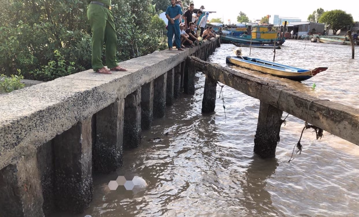 Thiếu nữ 15 tuổi ở Cà Mau bị đuối nước trôi dạt vào bờ biển -0