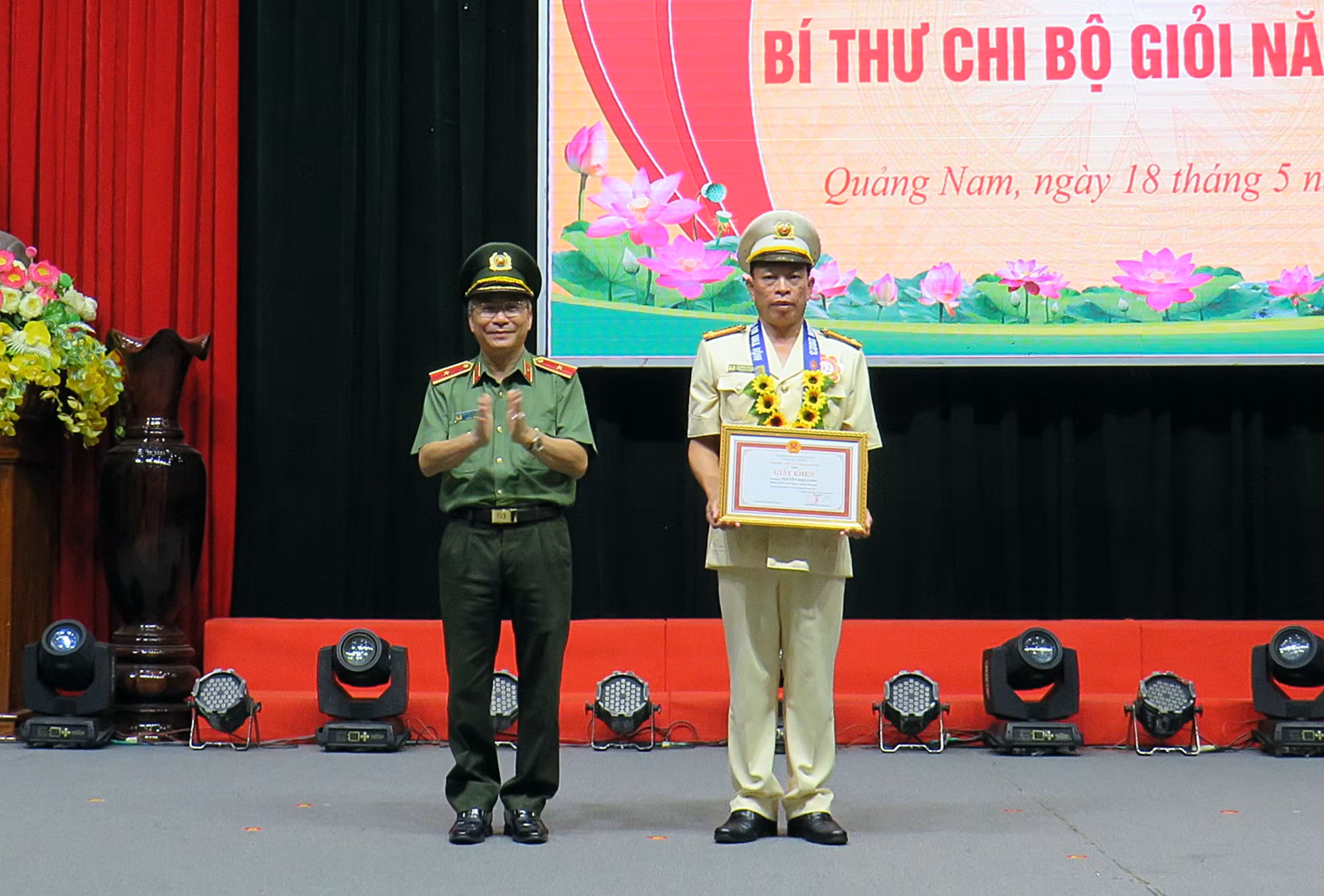 15 thí sinh tranh tài tại vòng chung kết Hội thi Bí thư Chi bộ giỏi -0
