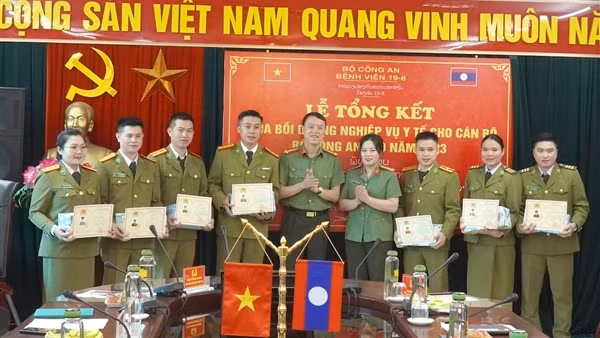 Nâng cao nghiệp vụ y tế cho cán bộ y tế Bộ Công an Lào
