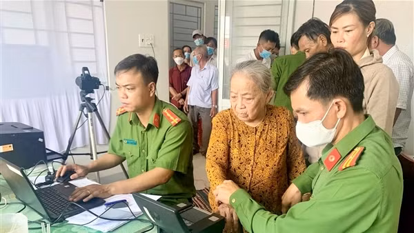Công an tỉnh Bạc Liêu quyết tâm về đích sớm trong cấp CCCD