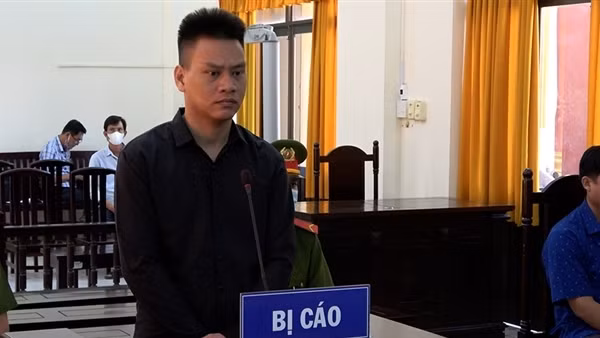 Dùng súng bắt giữ mẹ vợ, khống chế yêu cầu vợ gặp mình để cùng chết