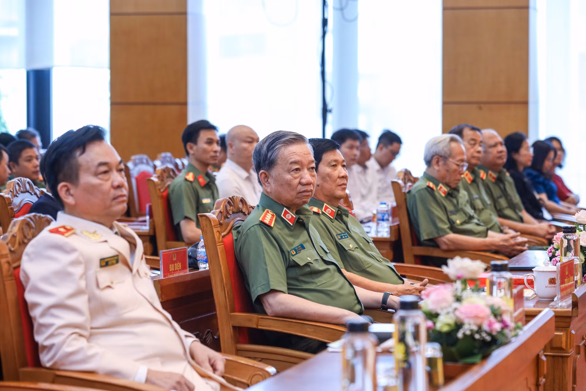 Cục Quản lý Xây dựng và doanh trại đón nhận Huân chương Bảo vệ Tổ quốc hạng Nhất -0