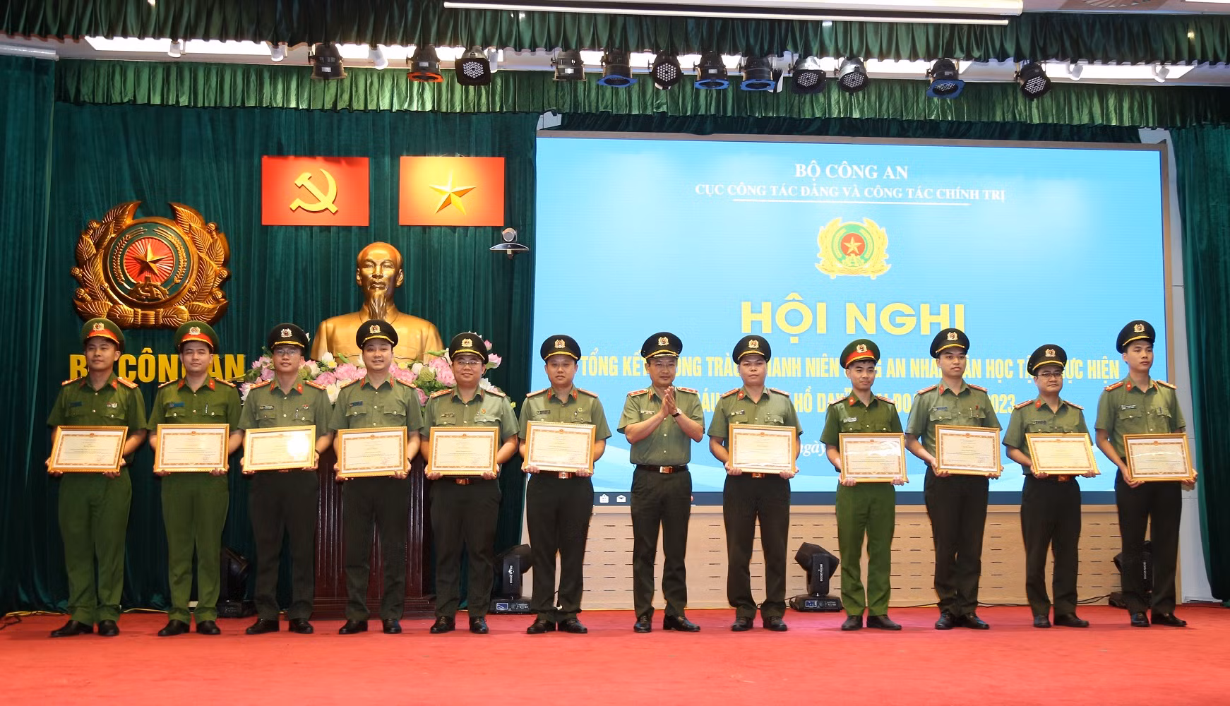 Thanh niên CAND tích cực học tập, thực hiện Sáu điều Bác Hồ dạy -0