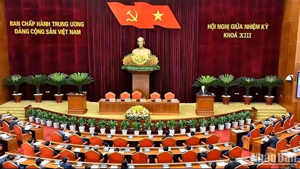 Thông báo Hội nghị giữa nhiệm kỳ Ban Chấp hành Trung ương Đảng khóa XIII