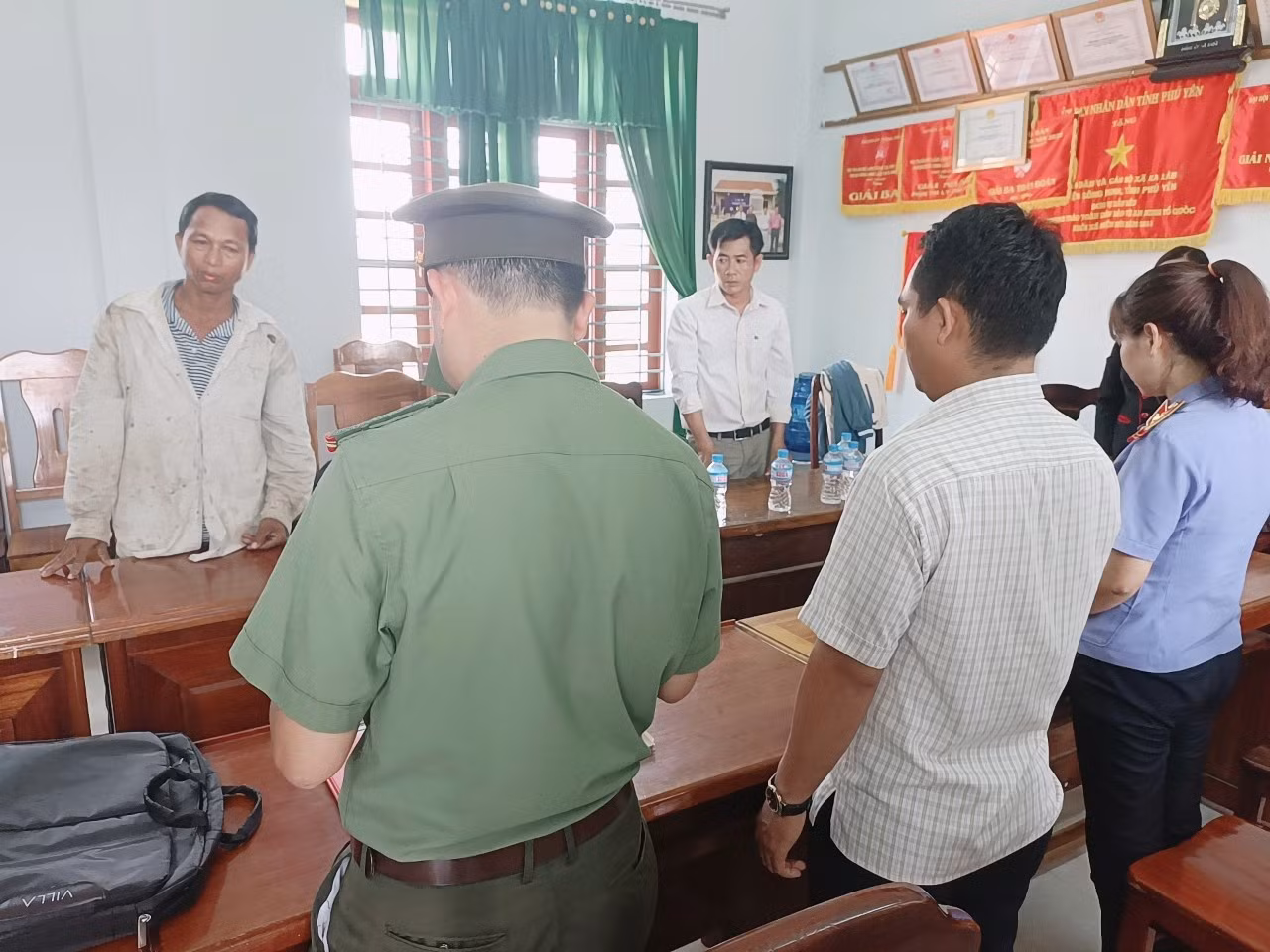 Bắt tạm giam đối tượng lợi dụng các quyền tự do dân chủ xâm phạm lợi ích Nhà nước -0