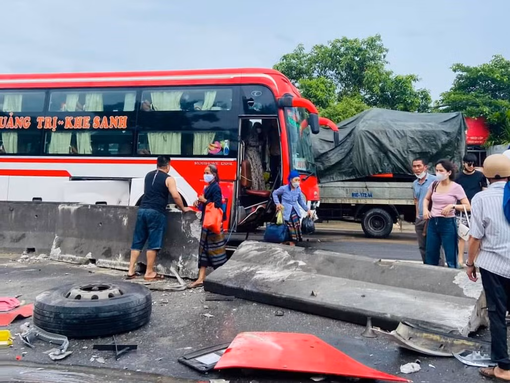 Tài xế xe khách 
