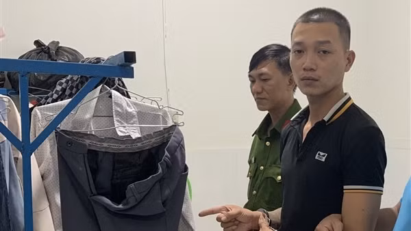 Vờ làm khách để cướp nữ trang đeo tay của nữ chủ shop