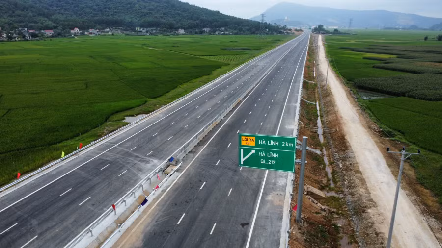 Các phương tiện lưu ý những gì khi di chuyển trên hai tuyến cao tốc mới đoạn Mai Sơn - Quốc lộ 45 và Phan Thiết - Dầu Giây -0