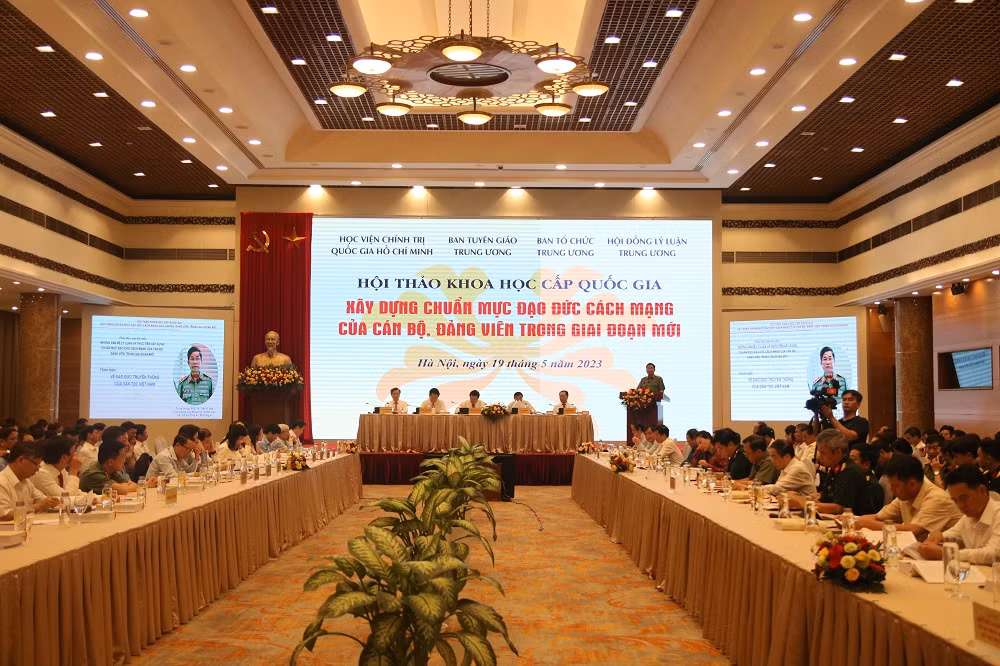 Xây dựng Đảng về đạo đức và xây dựng đạo đức cách mạng của cán bộ đảng viên là vấn đề rất hệ trọng -0
