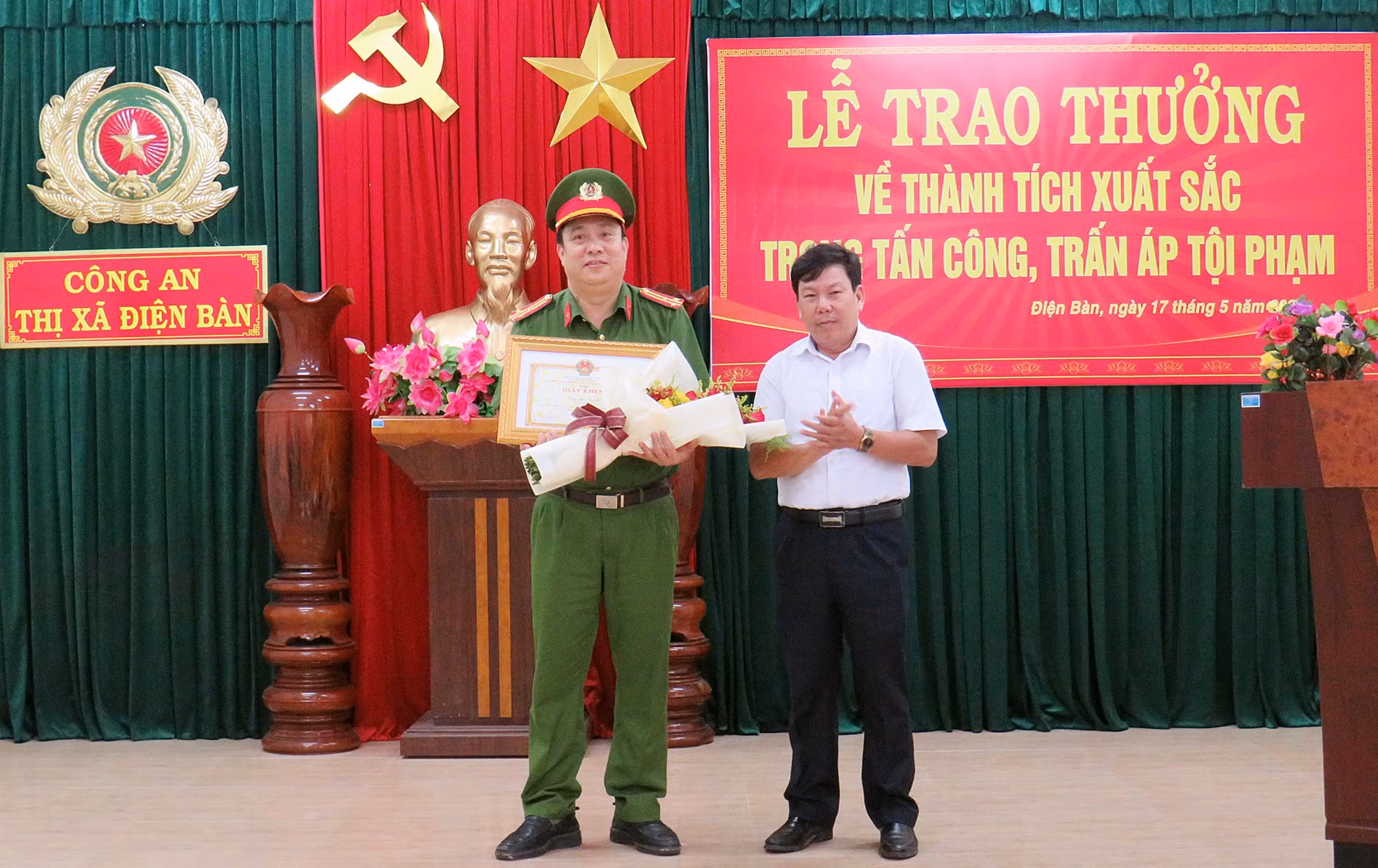 Khen thưởng nhiều tập thể, cá nhân có thành tích xuất sắc trong đấu tranh, trấn áp tội phạm -0