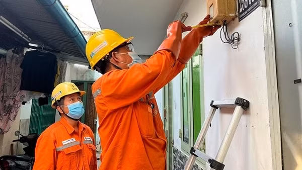 Cấp điện mùa nắng nóng khó khăn, EVN kiến nghị các địa phương tiết kiệm điện