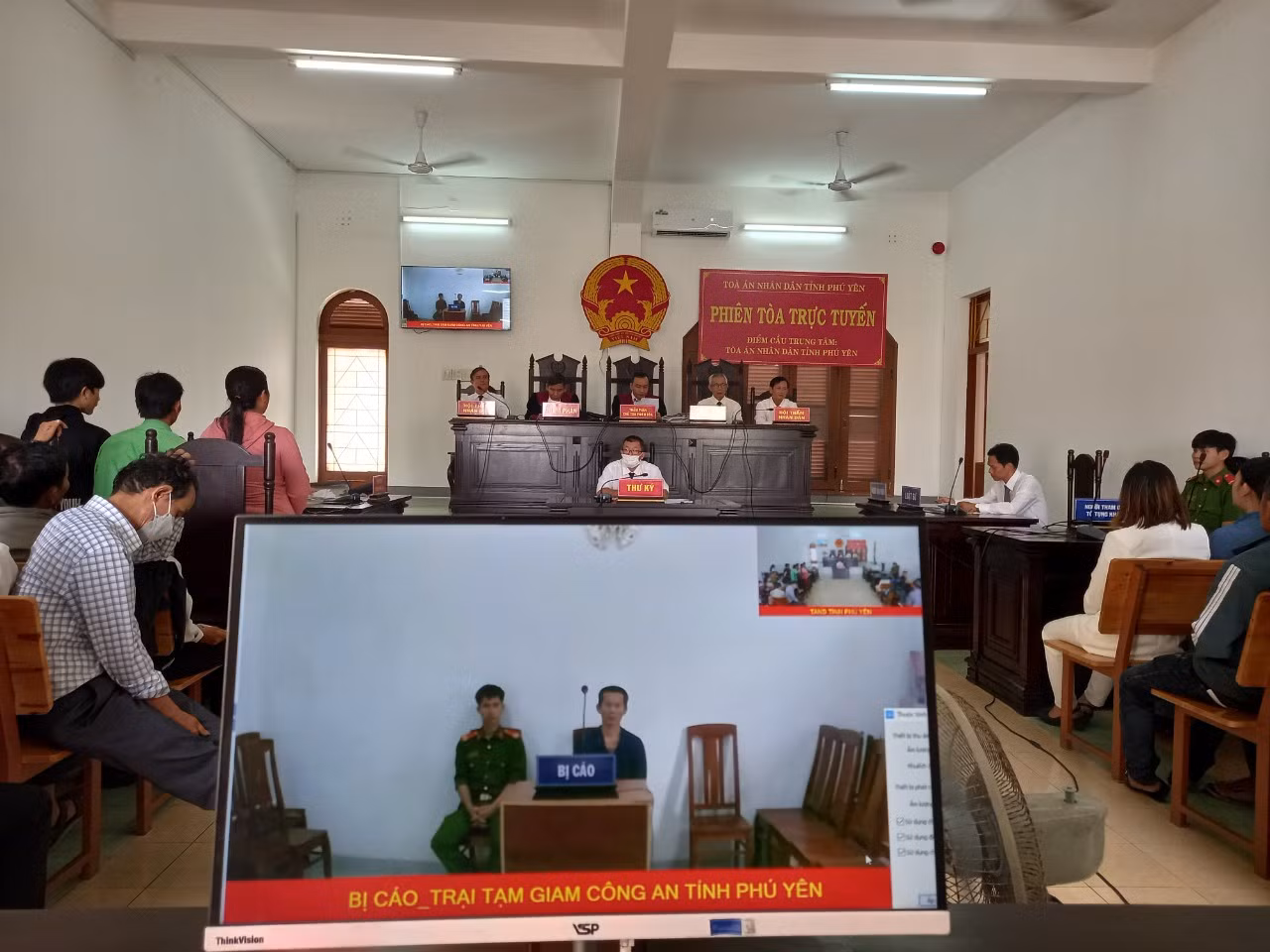 Xử tù chung thân kẻ nhẫn tâm cấm dao sát hại vợ -0