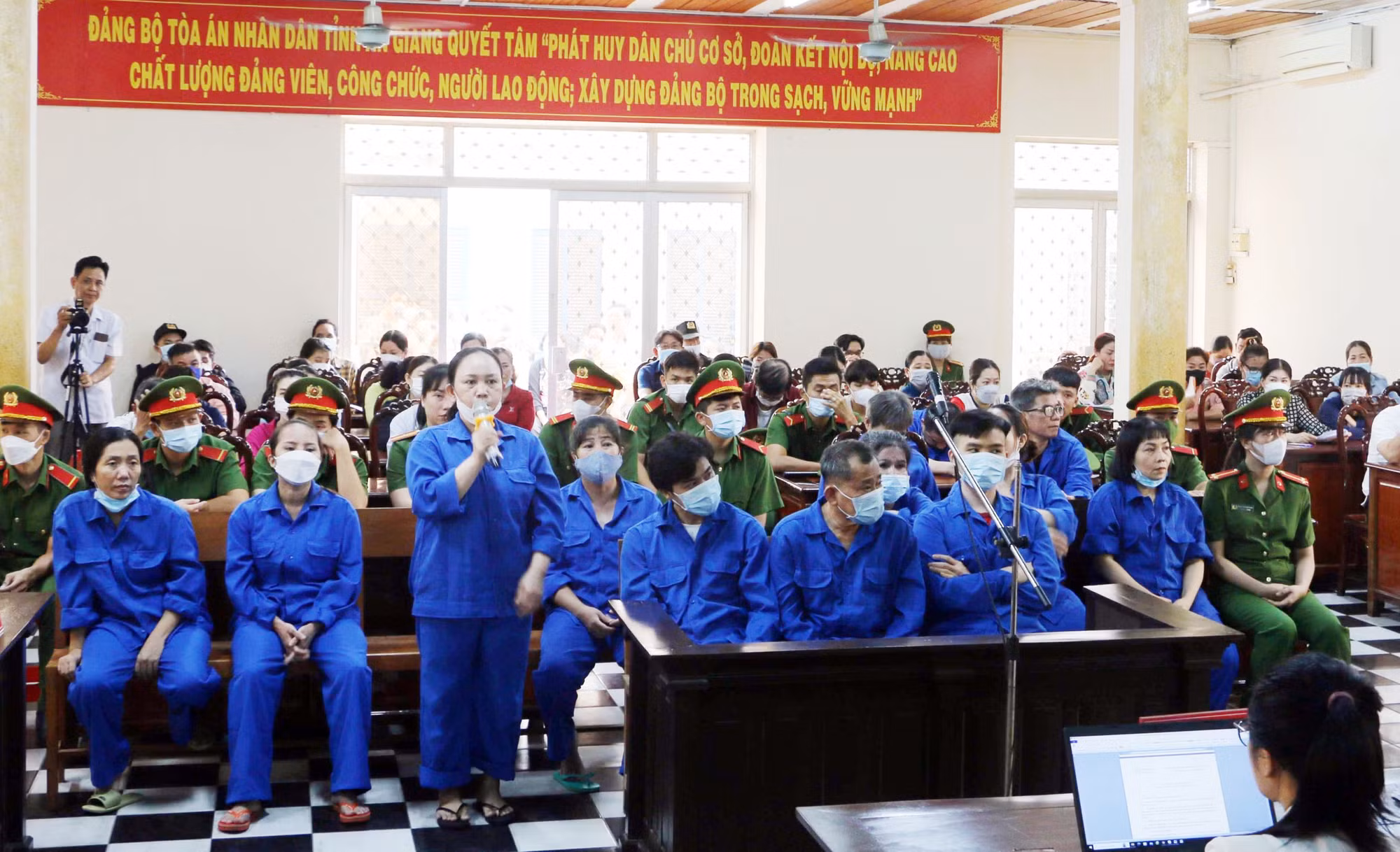 62 bị cáo trong đường dây đánh bạc gần 1.000 tỷ đồng ở An Giang hầu tòa -0