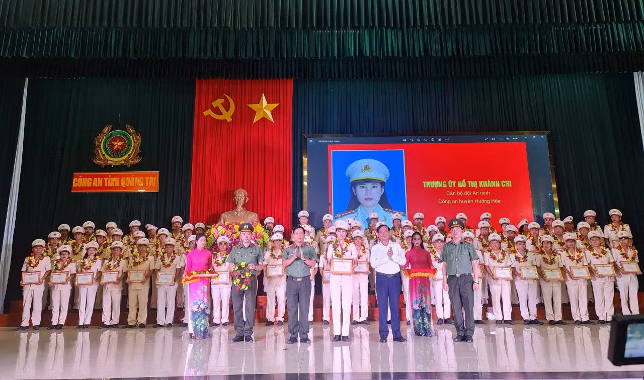 Tuyên dương 75 tập thể, cá nhân Công an Quảng Trị thực hiện tốt Sáu điều Bác Hồ dạy CAND -0