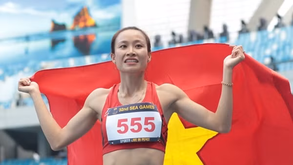 Nữ VĐV Việt Nam rơi nước mắt khi lần đầu giành Huy chương SEA Games
