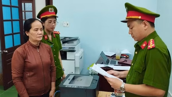 Nữ phó phòng dởm lừa người nghèo "chạy"suất mua nhà ở xã hội