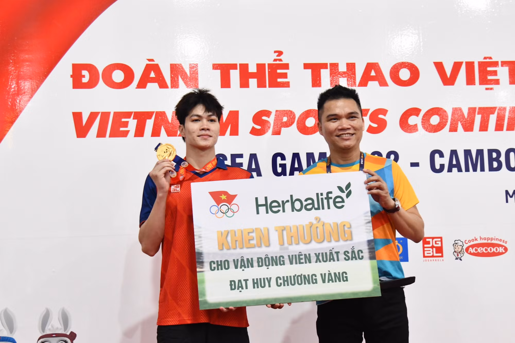 Herbalife Việt Nam thưởng nóng cho các vận động viên thể thao Việt Nam đạt Huy chương Vàng đầu tiên tại SEA Games 32 -7