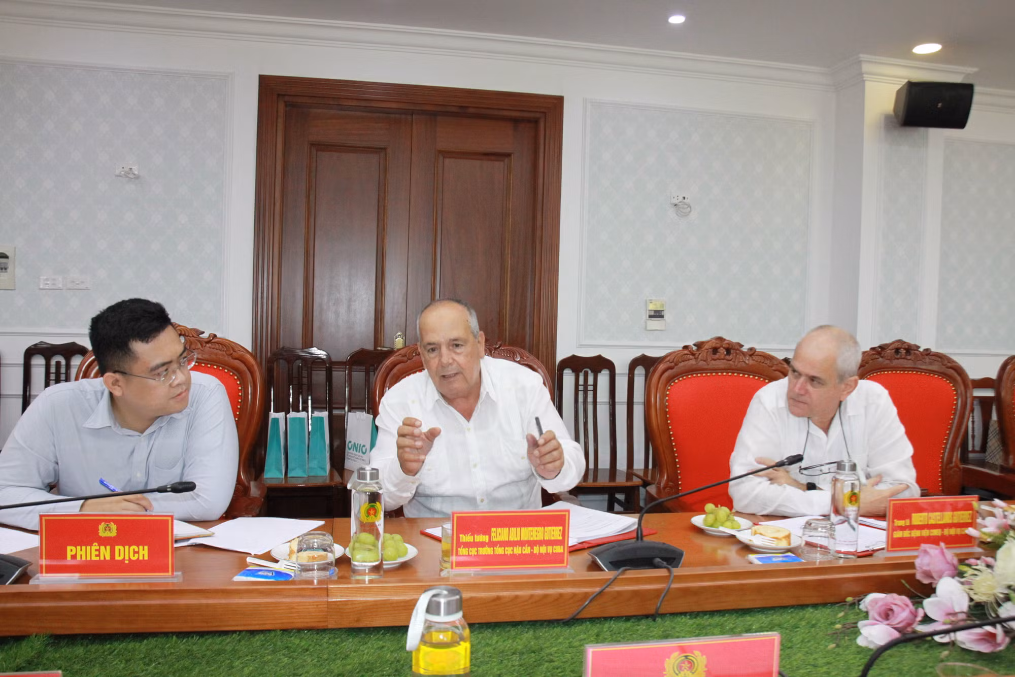 Đẩy mạnh quan hệ hợp tác giữa Bộ Công an Việt Nam và Bộ Nội vụ Cuba trong lĩnh vực y tế -0