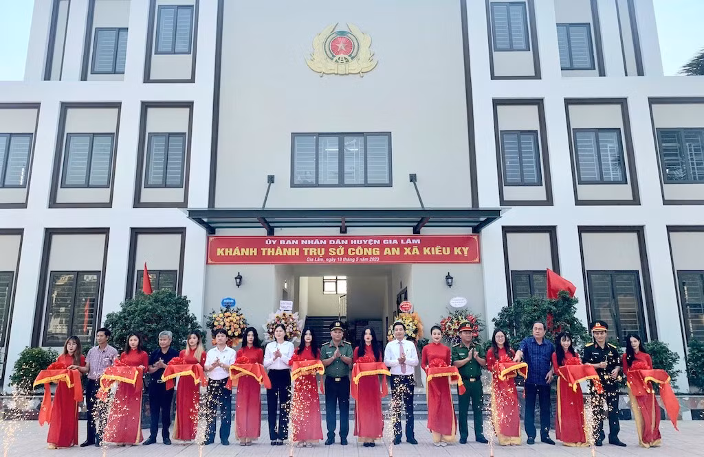 Khánh thành 2 trụ sở Công an kiểu mẫu ở huyện Gia Lâm -0