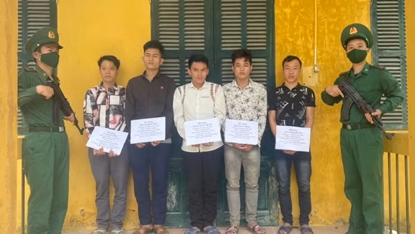 Phát hiện 2 vụ tổ chức, môi giới cho người khác xuất, nhập cảnh trái phép