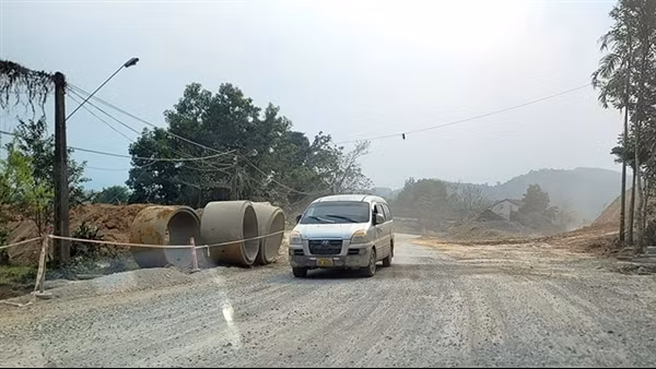 Dự án cải tạo, nâng cấp quốc lộ 8A: Nguy cơ chậm tiến độ vì vướng mặt bằng