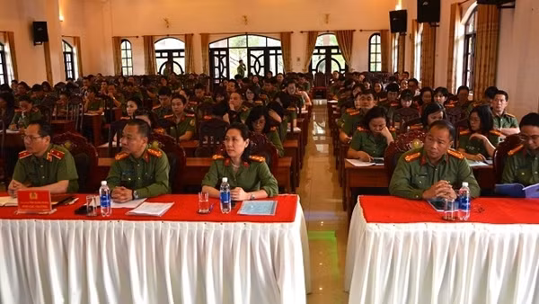 Bế mạc hội nghị tập huấn quản lý, nâng cao nghiệp vụ báo chí trong CAND