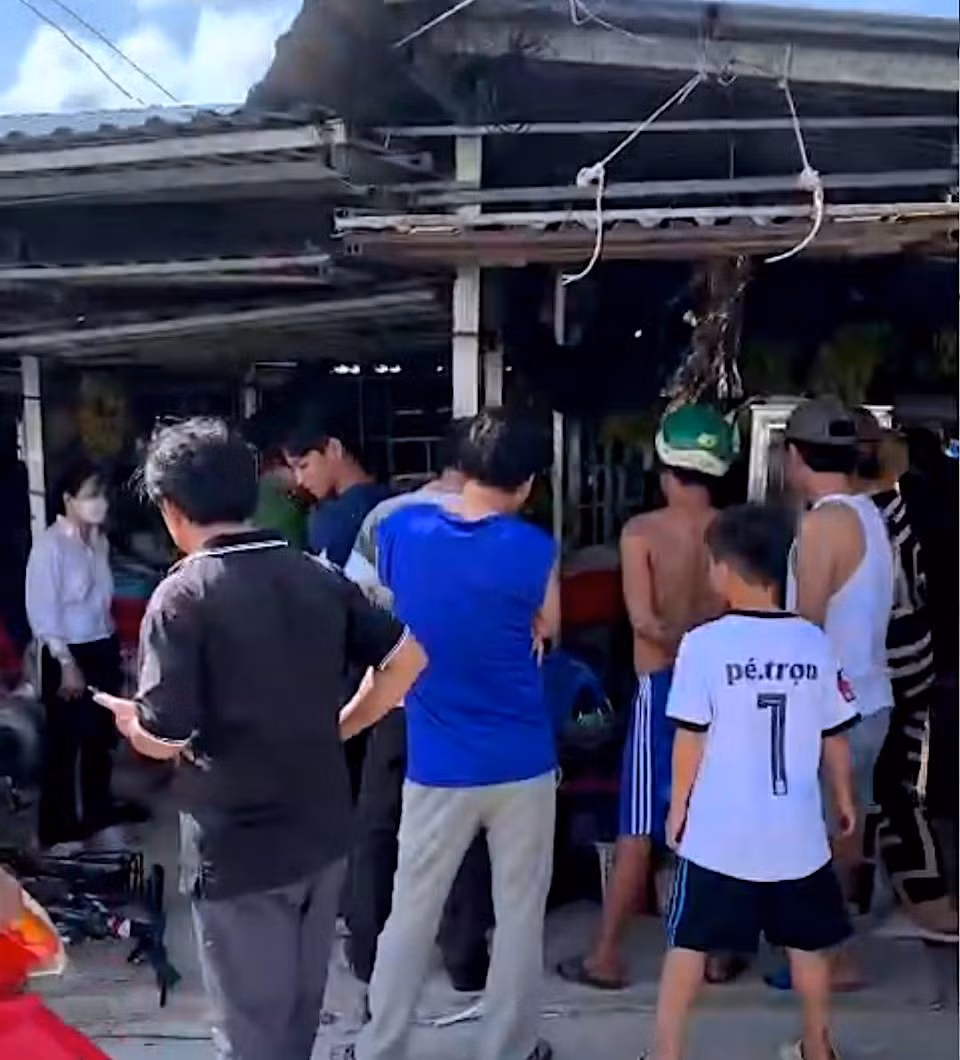 Con dâu thiếu nợ bỏ trốn, người nhà bị đánh nhập viện -0
