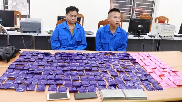 Bắt 2 đối tượng cùng 2 bánh heroin và 48 nghìn&nbsp;viên ma túy