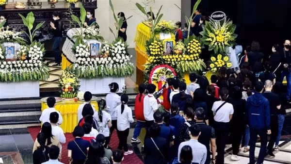 Xót thương tiễn biệt 4 bà cháu tử vong trong vụ hỏa hoạn ở Hà Đông