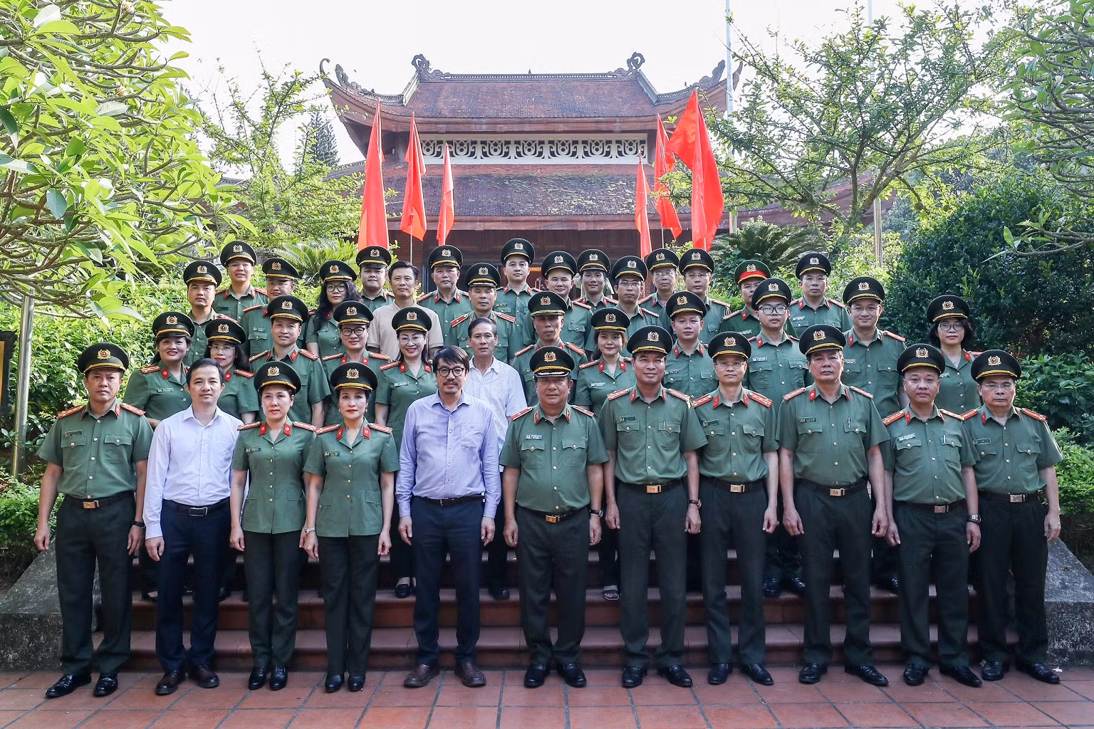 Cục Truyền thông CAND dâng hương tưởng niệm Chủ tịch Hồ Chí Minh -0