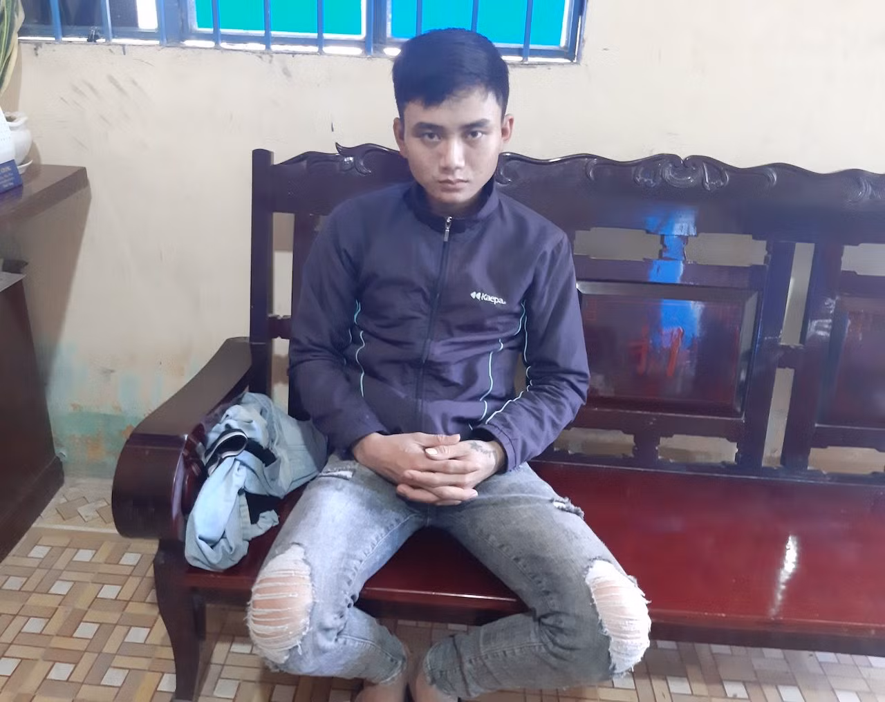 Đôi nam nữ bị cướp khi tâm sự trên bờ đê -0