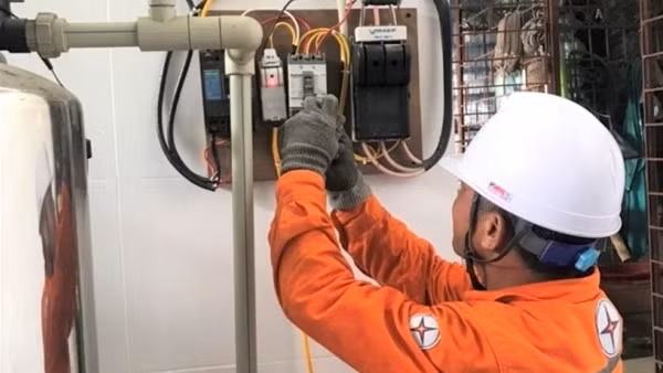 EVNNPC đề nghị khách hàng sử dụng điện tiết kiệm