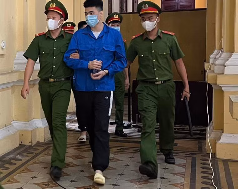 Xét xử băng nhóm dùng “máu HIV giả” cướp hơn 37 tỷ đồng tiền ảo -1