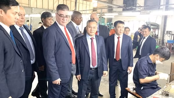 Bộ trưởng Bộ Nội vụ Cuba làm việc với Cục Công nghiệp An ninh và thăm Khu công nghiệp An ninh