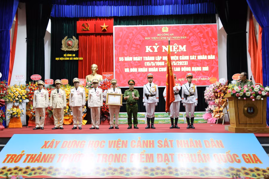 Học viện CSND đón nhận Huân chương Lao động hạng Nhì -0