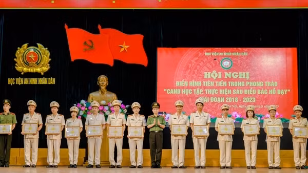 Học viện ANND tuyên dương điển hình tiên tiến thực hiện Sáu điều Bác Hồ dạy