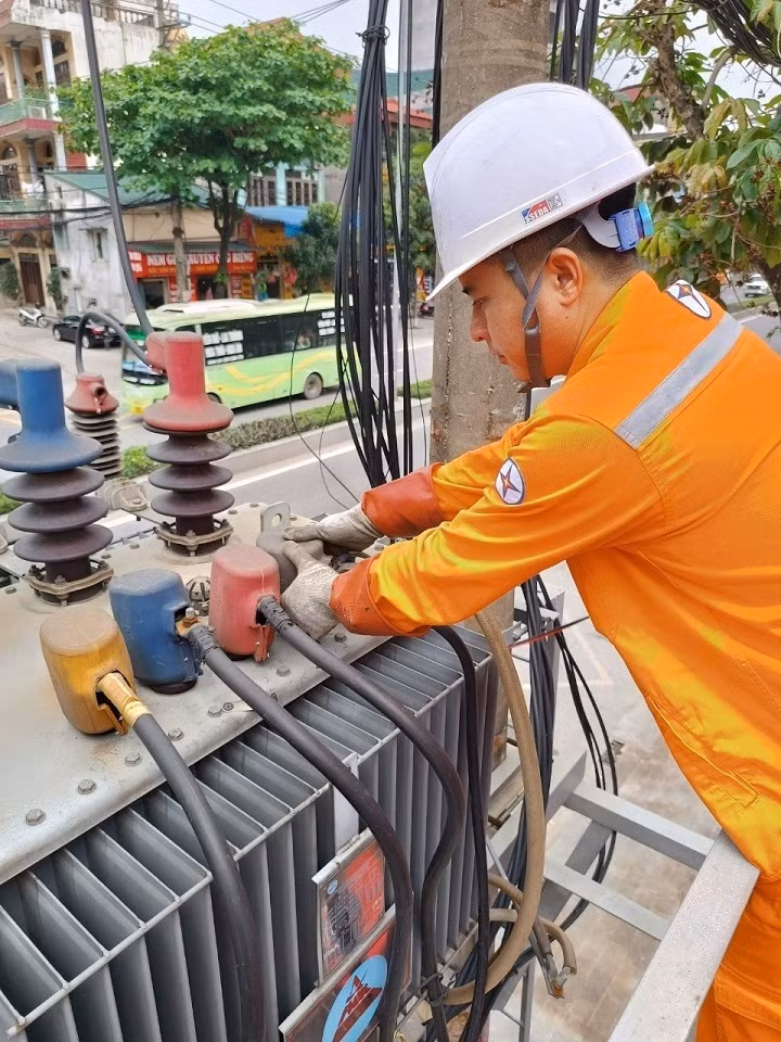 chủ động cấp điện liên tục, an toàn, ổn định cho khách hàng.jpg -0