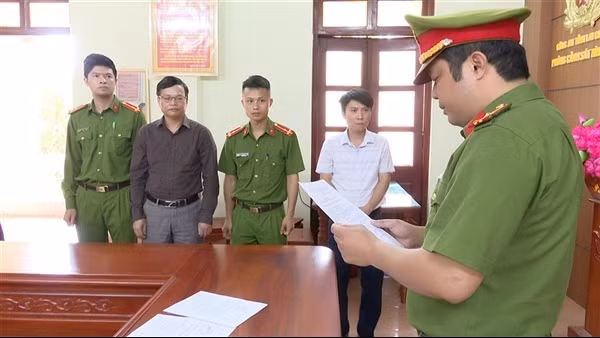 Khởi tố, bắt giam Chánh Thanh tra tỉnh Lai Châu