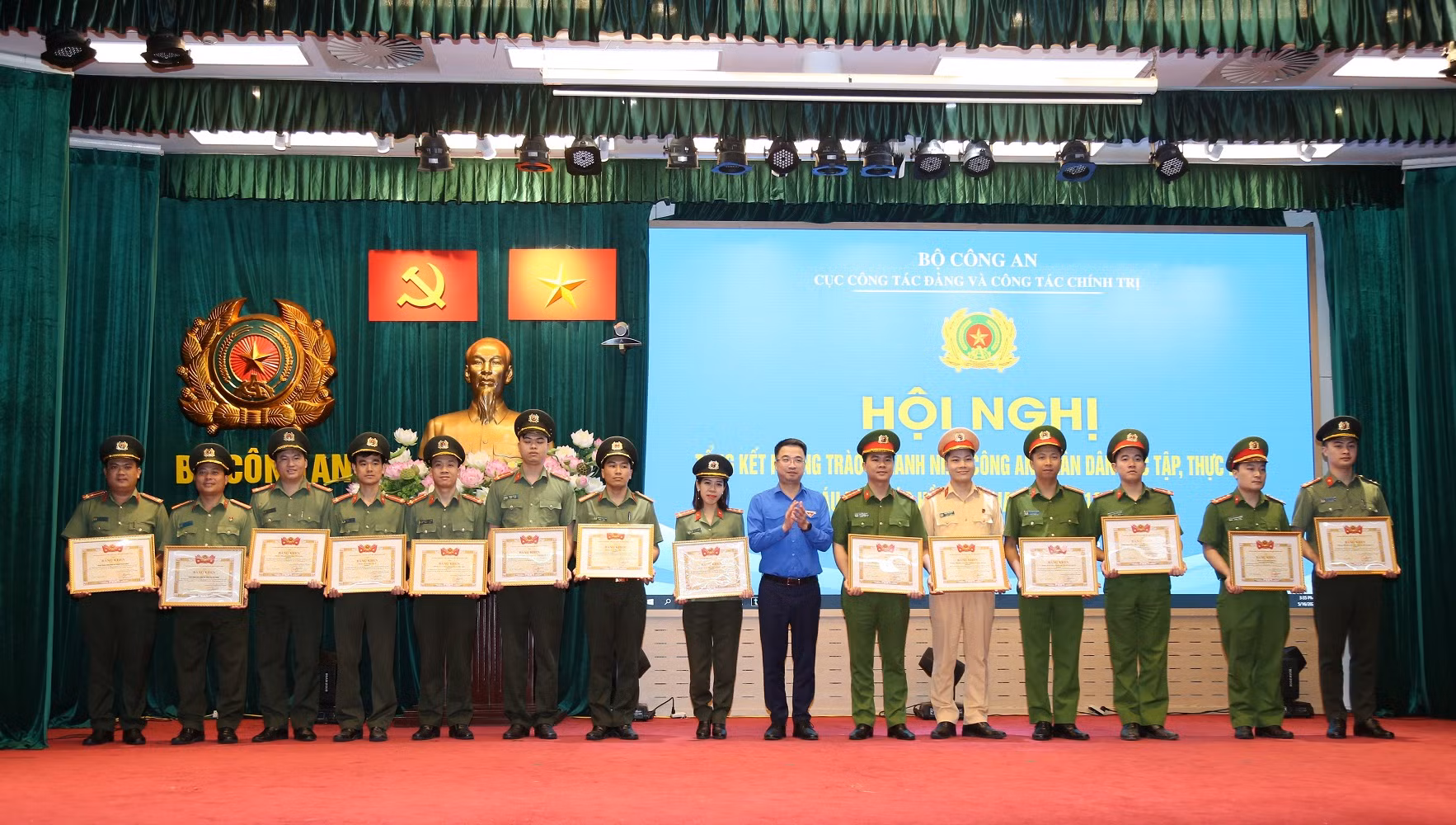 Thanh niên CAND tích cực học tập, thực hiện Sáu điều Bác Hồ dạy -1