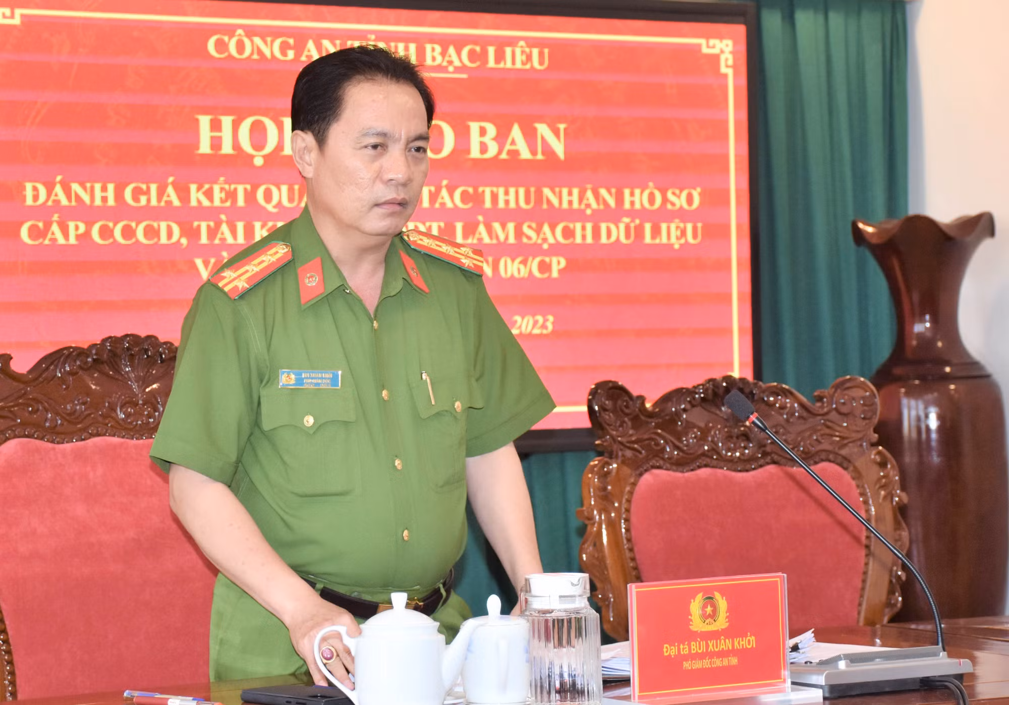 t_i các bu_i h_p giao ban __nh k_, __i tá bùi xuân kh_i, phó giám __c công an t_nh b_c liêu.jpg -0