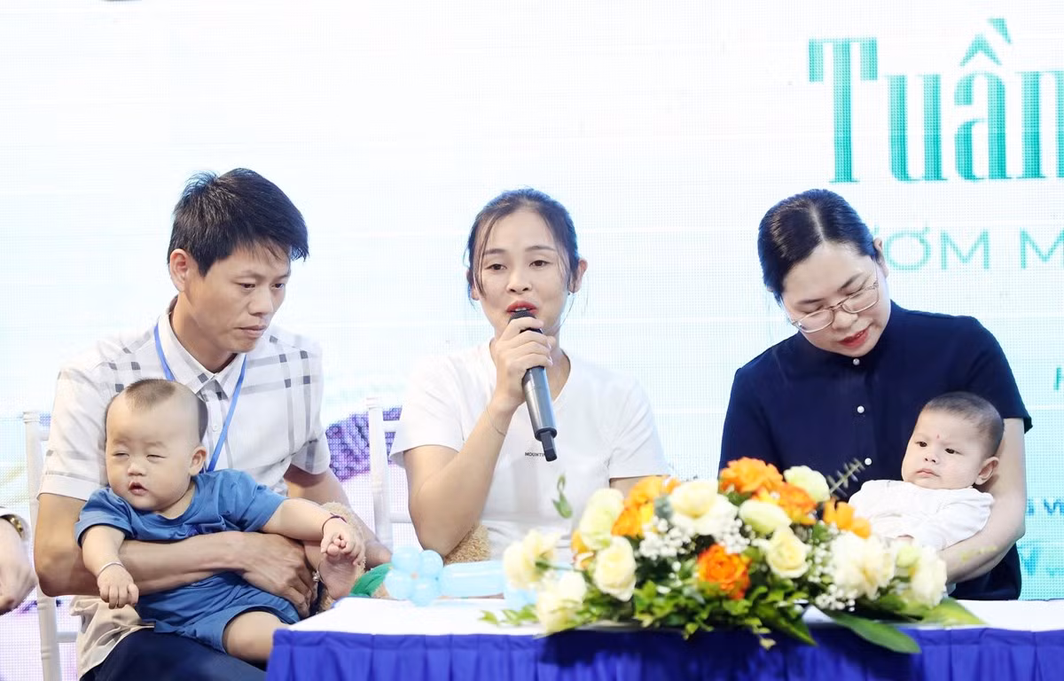 Hạnh phúc của hàng chục cặp vợ chồng nghèo hiếm muộn tìm được con yêu -0