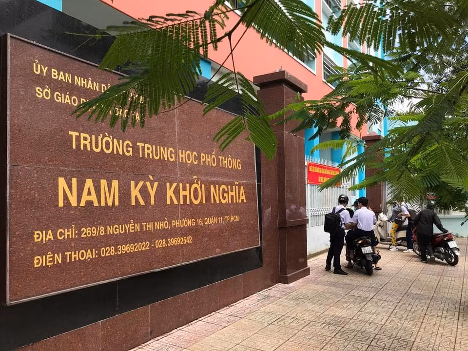 Học sinh lớp 10 bị đánh nứt xương trán phải nhập viện -0