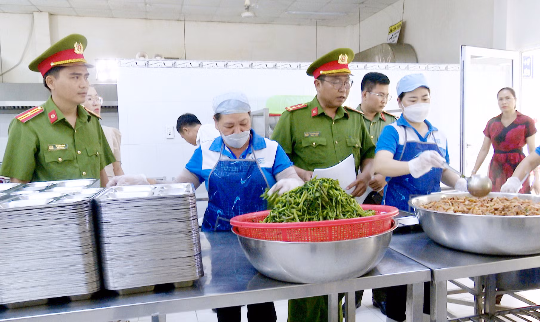 Bảo đảm an toàn thực phẩm, vì sức khỏe nhân dân -0