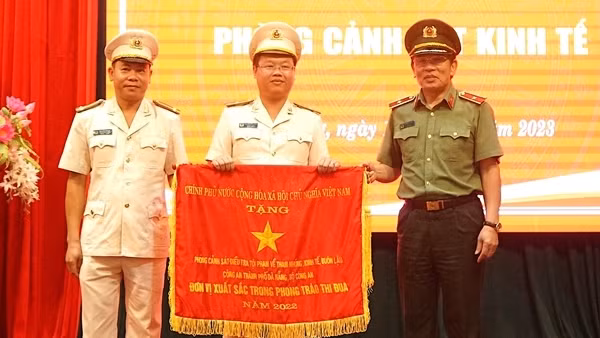 Công an Đà Nẵng tuyên dương các điển hình trong học tập, thực hiện Sáu điều Bác Hồ dạy